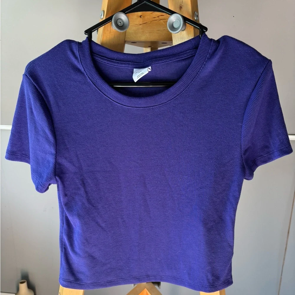 🌻Bundle 5 items for $20 🌻Purple Fitted Crop Short Sleeve T-Shirt - Picture 1 of 3